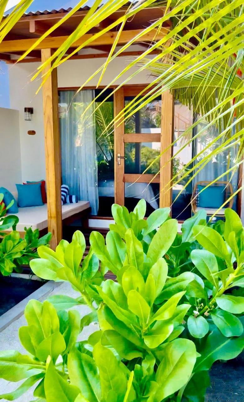 Seaside Dhigurah Hotel Дхигура Екстериор снимка